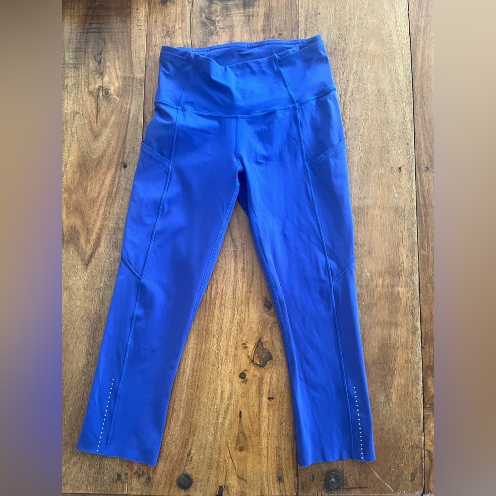 Lulu Lemon periwinkle crop leggings size 2 with side pockets